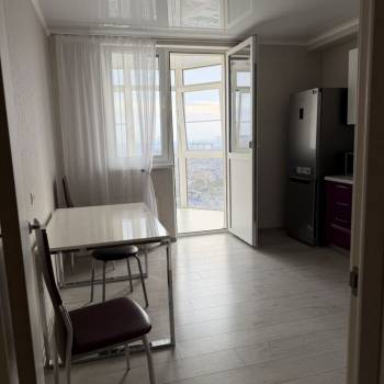 Сдается 1-комнатная квартира, 56 м²