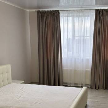 Сдается 1-комнатная квартира, 56 м²
