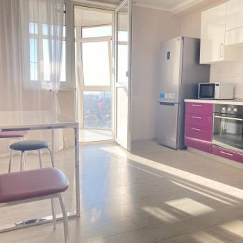 Сдается 1-комнатная квартира, 56 м²