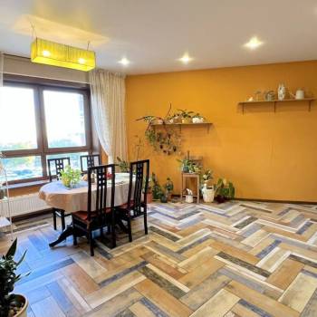 Продается Многокомнатная квартира, 104 м²