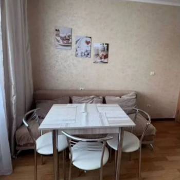 Сдается 1-комнатная квартира, 38 м²