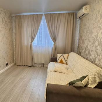 Продается 1-комнатная квартира, 35 м²