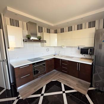 Сдается 2-х комнатная квартира, 120 м²