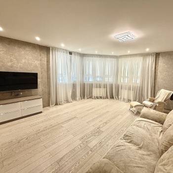 Сдается 2-х комнатная квартира, 120 м²