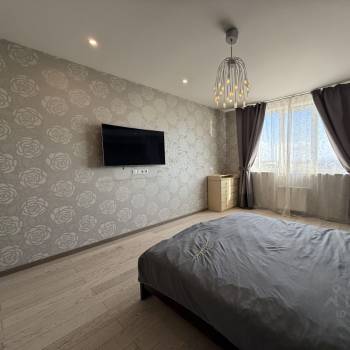 Сдается 2-х комнатная квартира, 120 м²