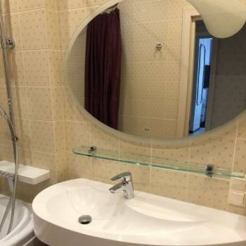 Продается 1-комнатная квартира, 60 м²