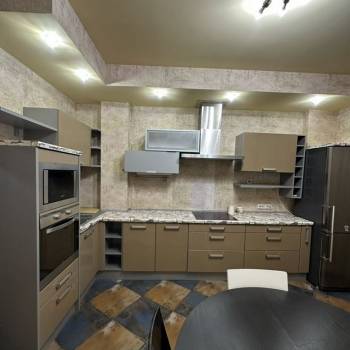 Сдается 2-х комнатная квартира, 77,6 м²