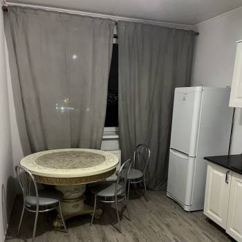 Сдается 1-комнатная квартира, 43 м²