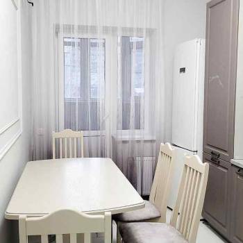 Сдается 2-х комнатная квартира, 75 м²
