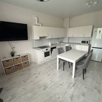 Продается 1-комнатная квартира, 64 м²