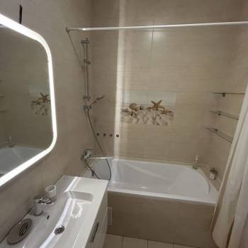 Продается 1-комнатная квартира, 64 м²