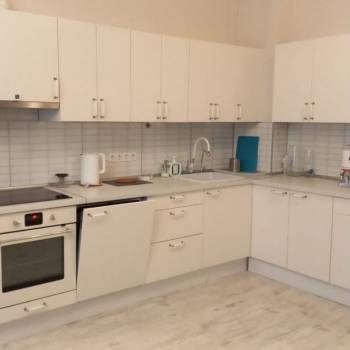 Продается 1-комнатная квартира, 64 м²