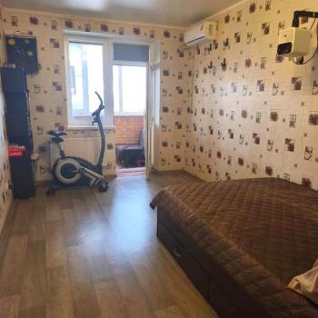 Продается 1-комнатная квартира, 42 м²