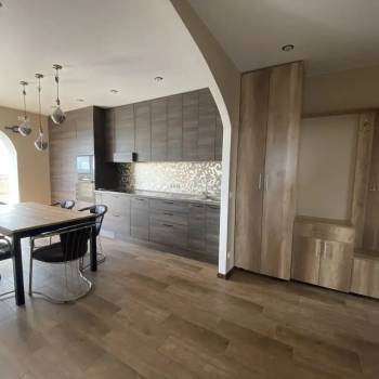 Сдается 2-х комнатная квартира, 90 м²