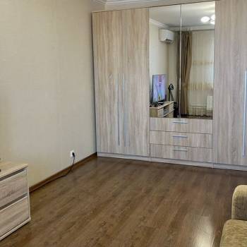 Продается 1-комнатная квартира, 37,5 м²