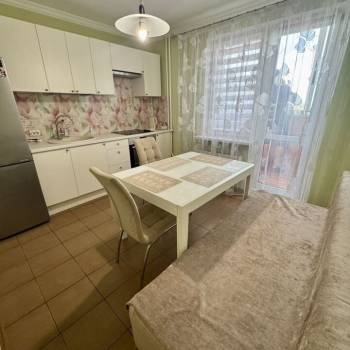 Продается 1-комнатная квартира, 37,5 м²