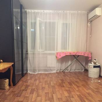 Продается 1-комнатная квартира, 37,5 м²