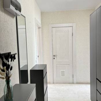 Сдается 1-комнатная квартира, 49 м²