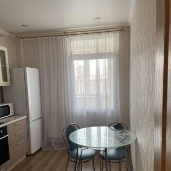 Сдается 1-комнатная квартира, 38 м²