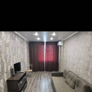 Сдается 1-комнатная квартира, 42 м²