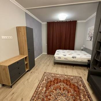 Продается 1-комнатная квартира, 42 м²