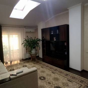 Продается 1-комнатная квартира, 53 м²
