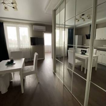 Продается 1-комнатная квартира, 41 м²