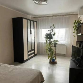Продается 1-комнатная квартира, 42 м²