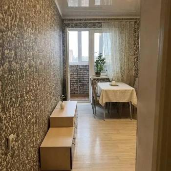 Продается 1-комнатная квартира, 42 м²