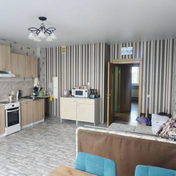 Сдается 2-х комнатная квартира, 94 м²