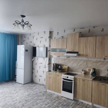 Сдается 2-х комнатная квартира, 94 м²