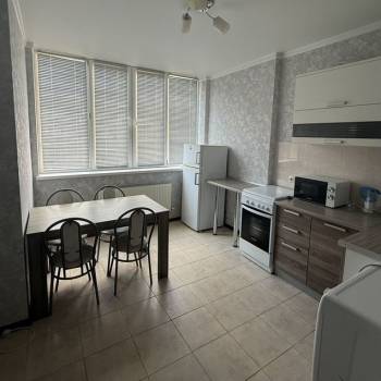 Сдается 1-комнатная квартира, 42 м²