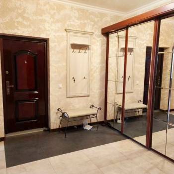 Сдается 2-х комнатная квартира, 76 м²