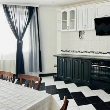 Сдается 2-х комнатная квартира, 76 м²