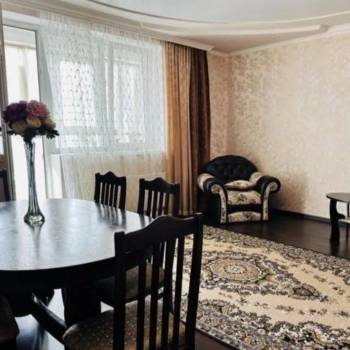 Сдается 2-х комнатная квартира, 76 м²
