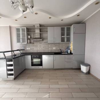 Сдается 1-комнатная квартира, 60 м²