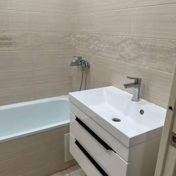 Сдается Многокомнатная квартира, 64 м²