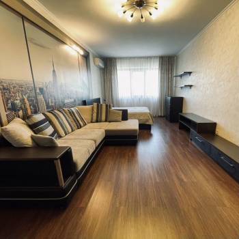 Сдается 1-комнатная квартира, 50 м²