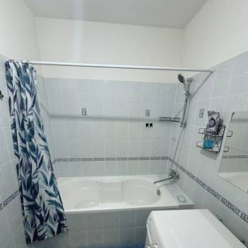 Сдается 1-комнатная квартира, 63 м²