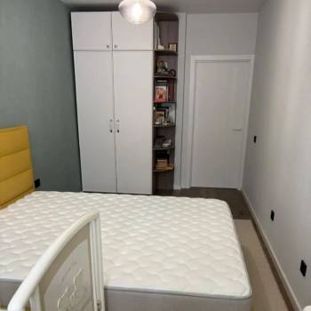 Продается 1-комнатная квартира, 65 м²