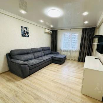Продается 1-комнатная квартира, 42 м²