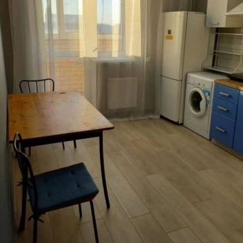 Продается 1-комнатная квартира, 38 м²