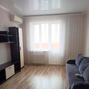 Продается 1-комнатная квартира, 42 м²
