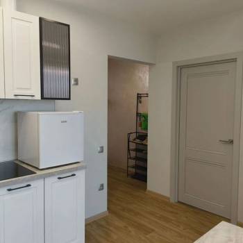 Продается 1-комнатная квартира, 42 м²