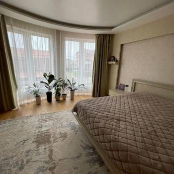 Продается Дом, 180 м²