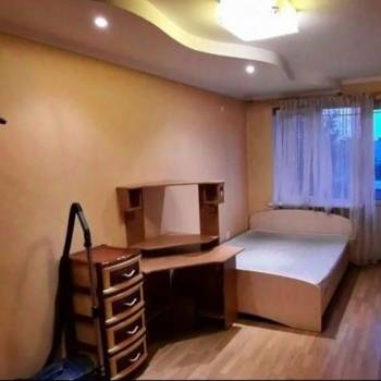 Продается 1-комнатная квартира, 42 м²