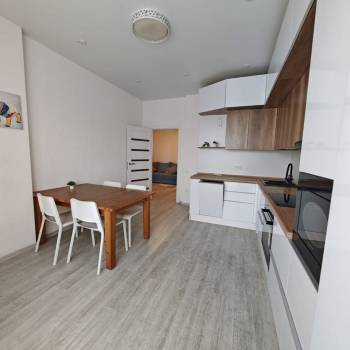 Сдается 2-х комнатная квартира, 75 м²
