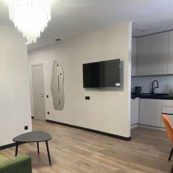 Сдается 2-х комнатная квартира, 79 м²