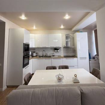 Продается 1-комнатная квартира, 48 м²