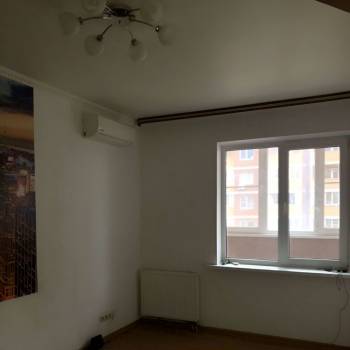 Продается 1-комнатная квартира, 37 м²